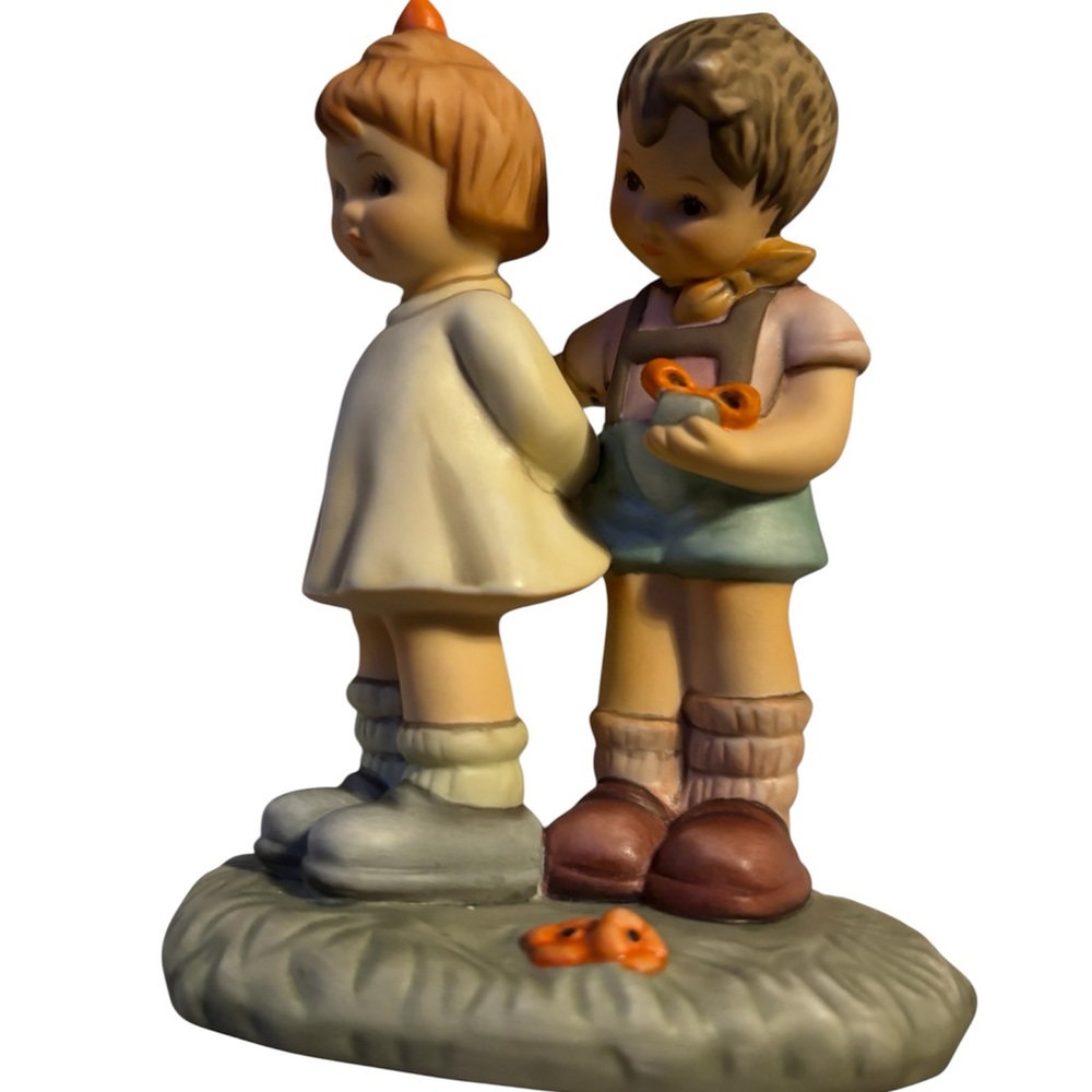 Hummel Token of Love figurine Figurine of Two Children BH 20 Goebel 1996